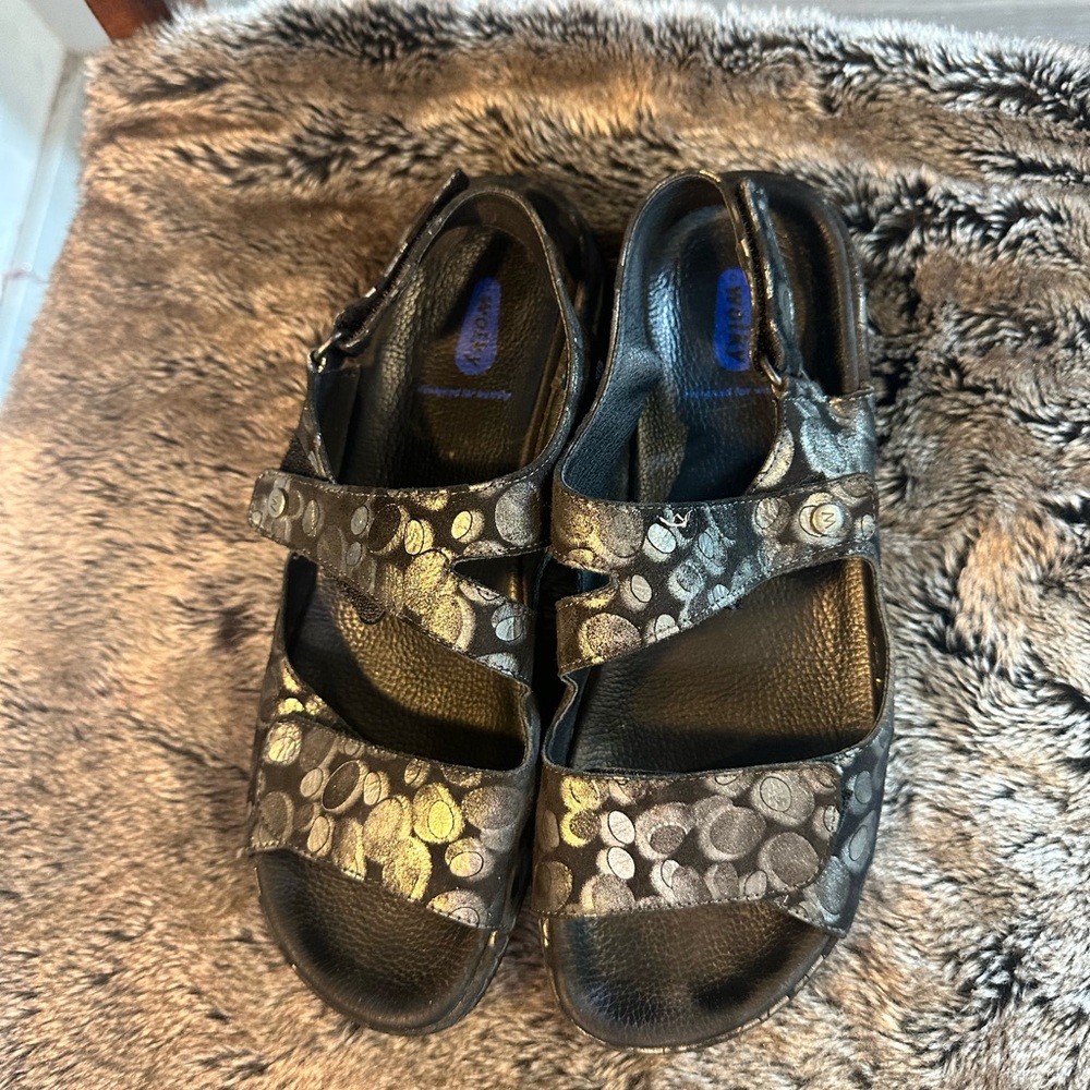 Wolky Liana Black & Metallic 3 Strap Foam Footbed Comfy leather Sandals, Size 41